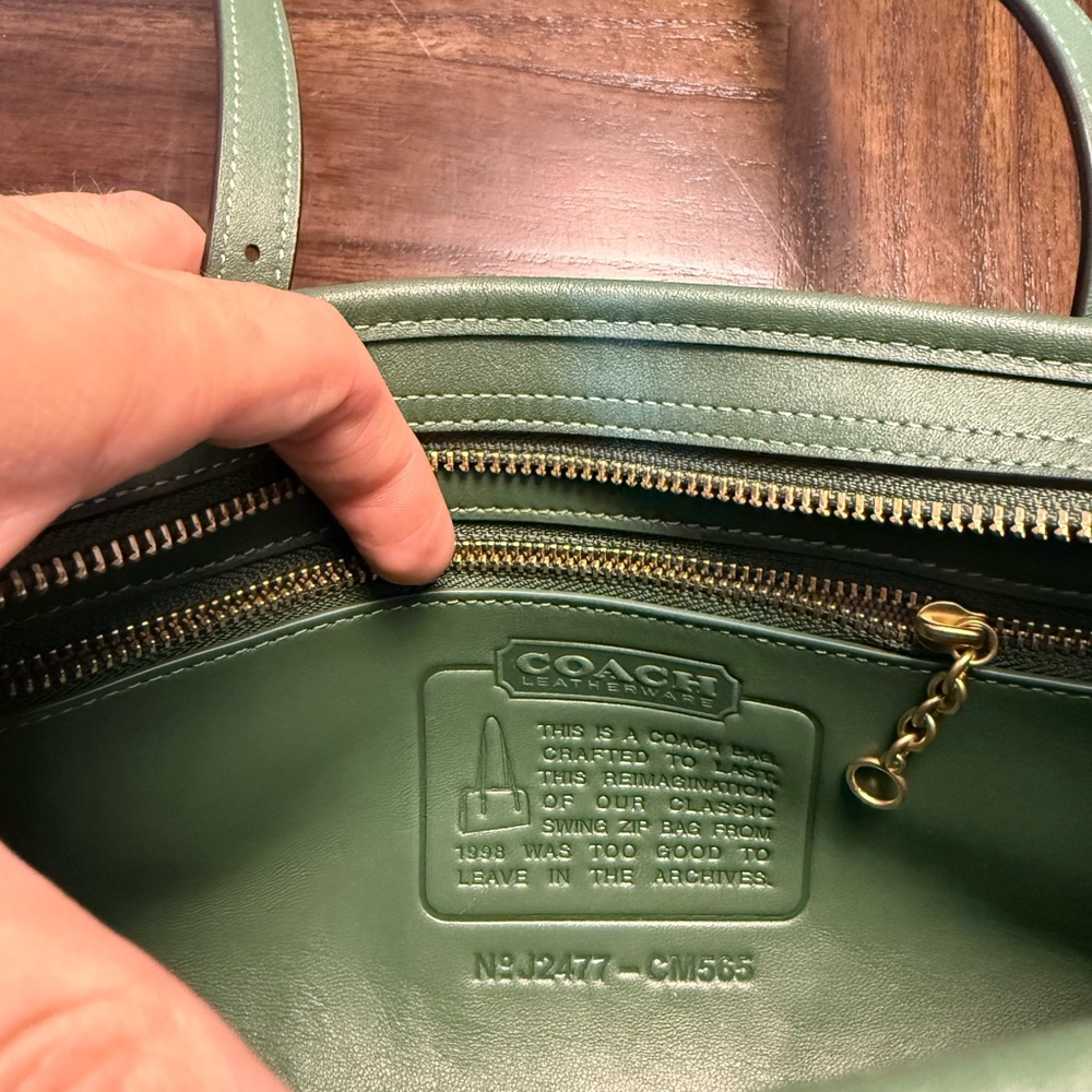 Coach Swing Zip - Picture 5 of 7